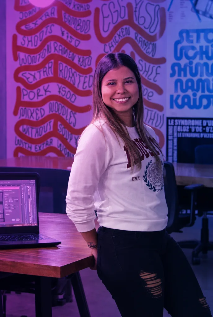 Valentina Ramos en su espacio de trabajo